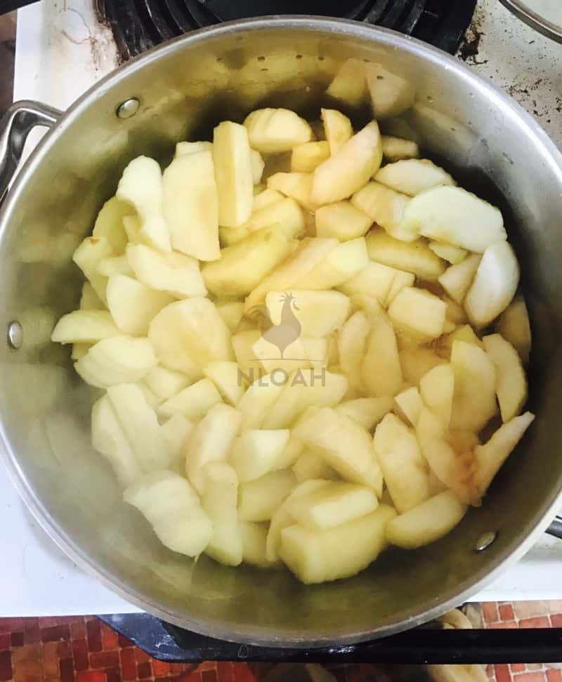 boiling apples_and cider to make apple butter