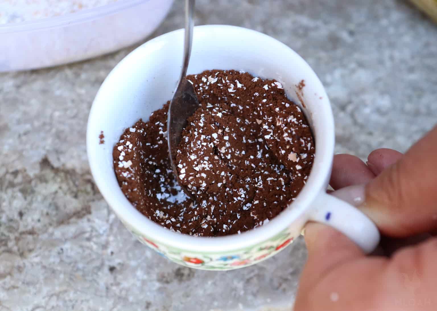 mixing crushed eggshell with coffee grounds