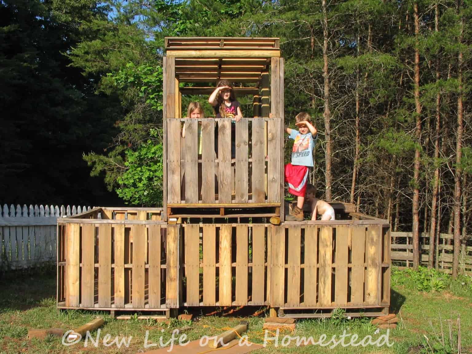 our DIY pallet fort