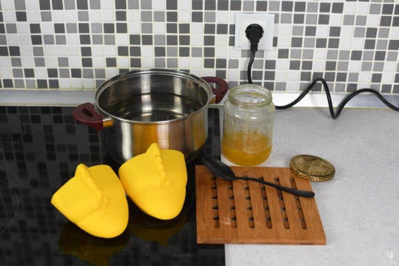 crystalized honey next to utensils to decrystallize it