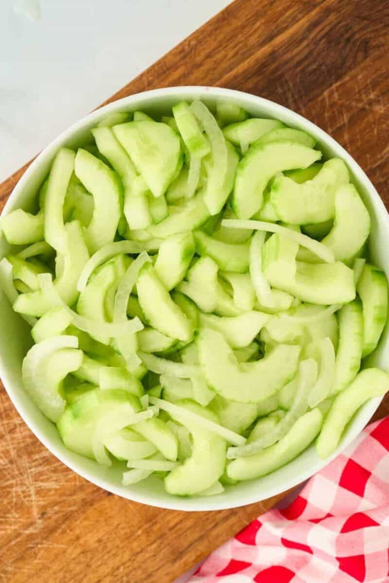 cucumber onion salad with vinegar