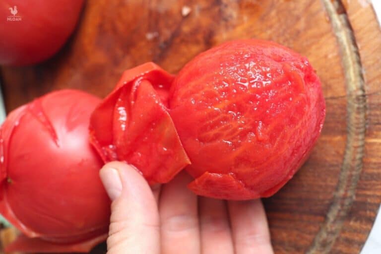 peeling boiled tomato
